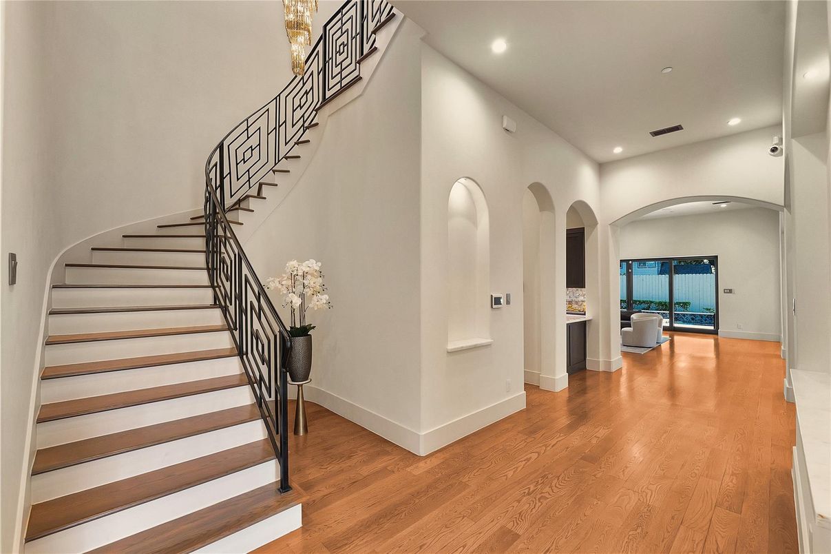 Interior, Recessed Lighting, Wood Texture Flooring