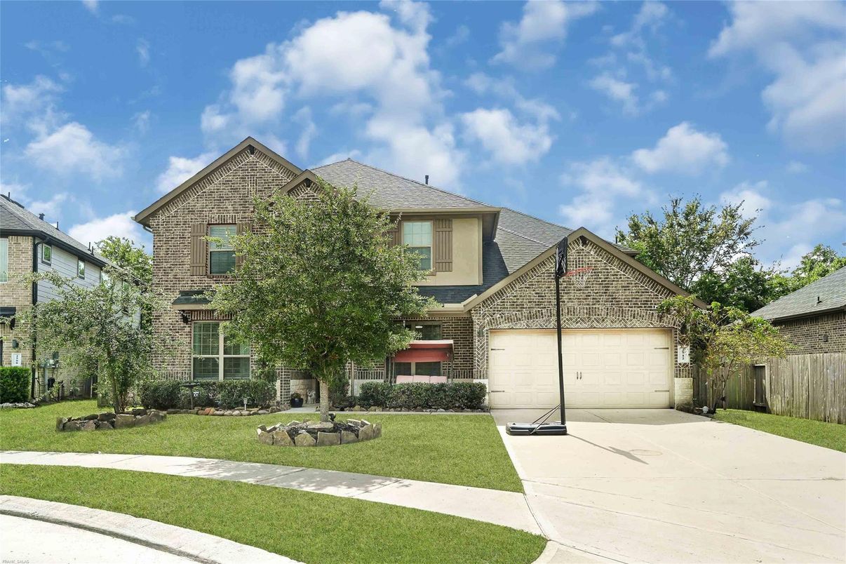 Attached, Exterior, Facade, Brick Facade, Brick Traditional