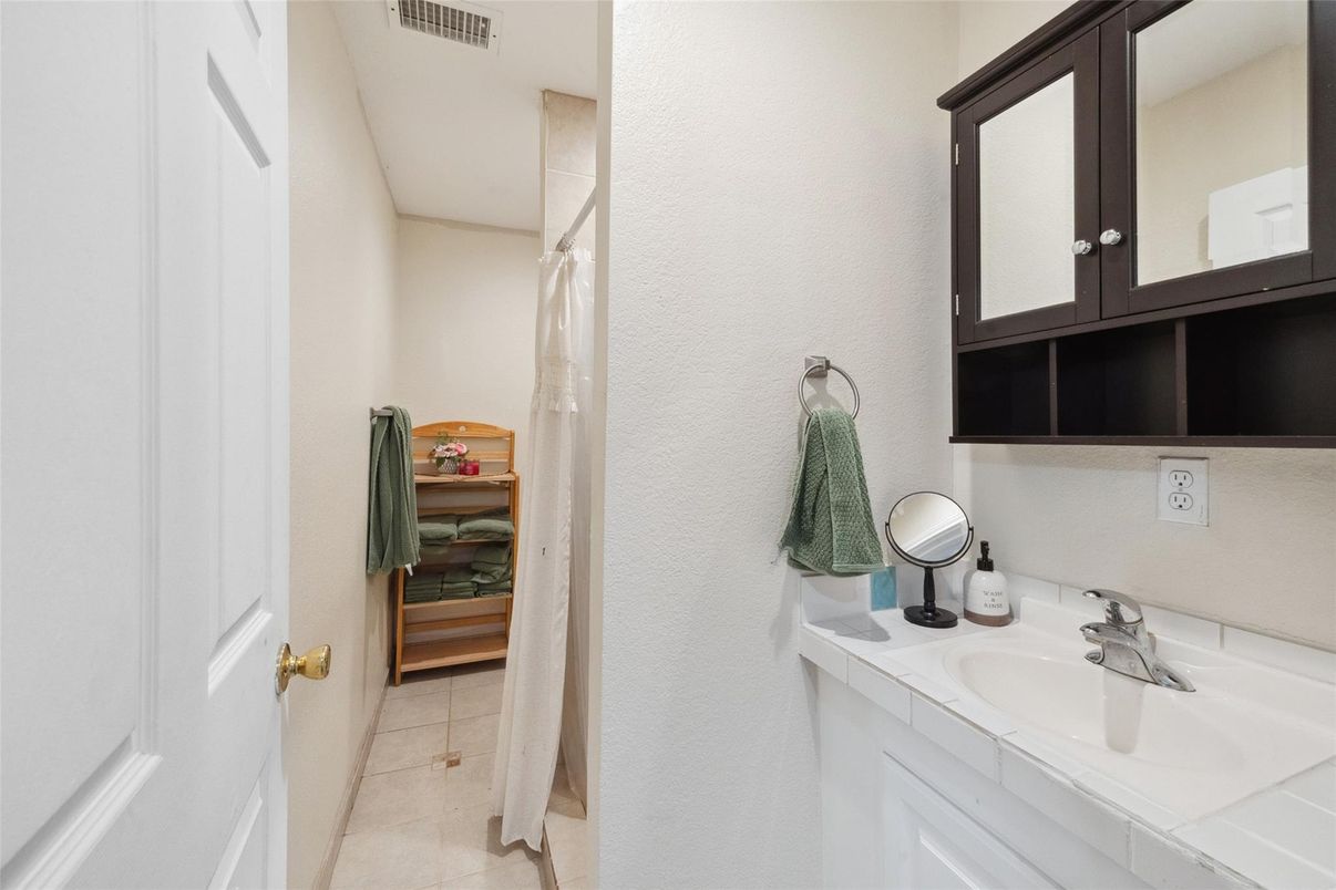 Bathroom, Interior, Tile Countertops