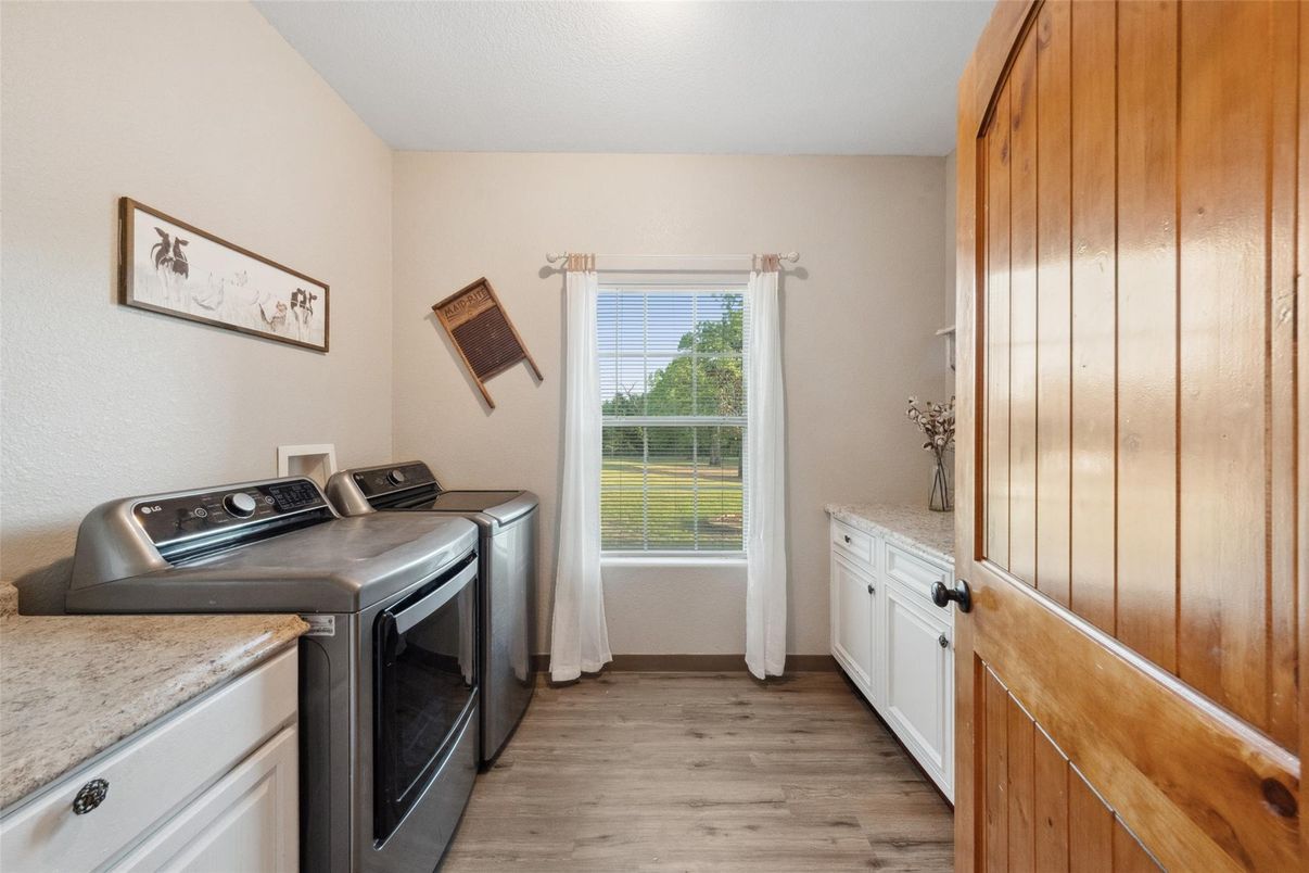 Interior, Washer, Wood Texture Flooring