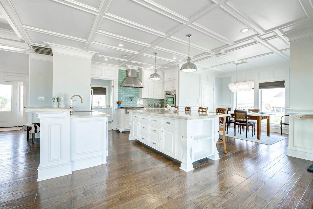 Chandelier, Dining room, Interior, Kitchen, Pendant Lights, Recessed Lighting, Stainless Steel Appliances, Wood Texture Flooring