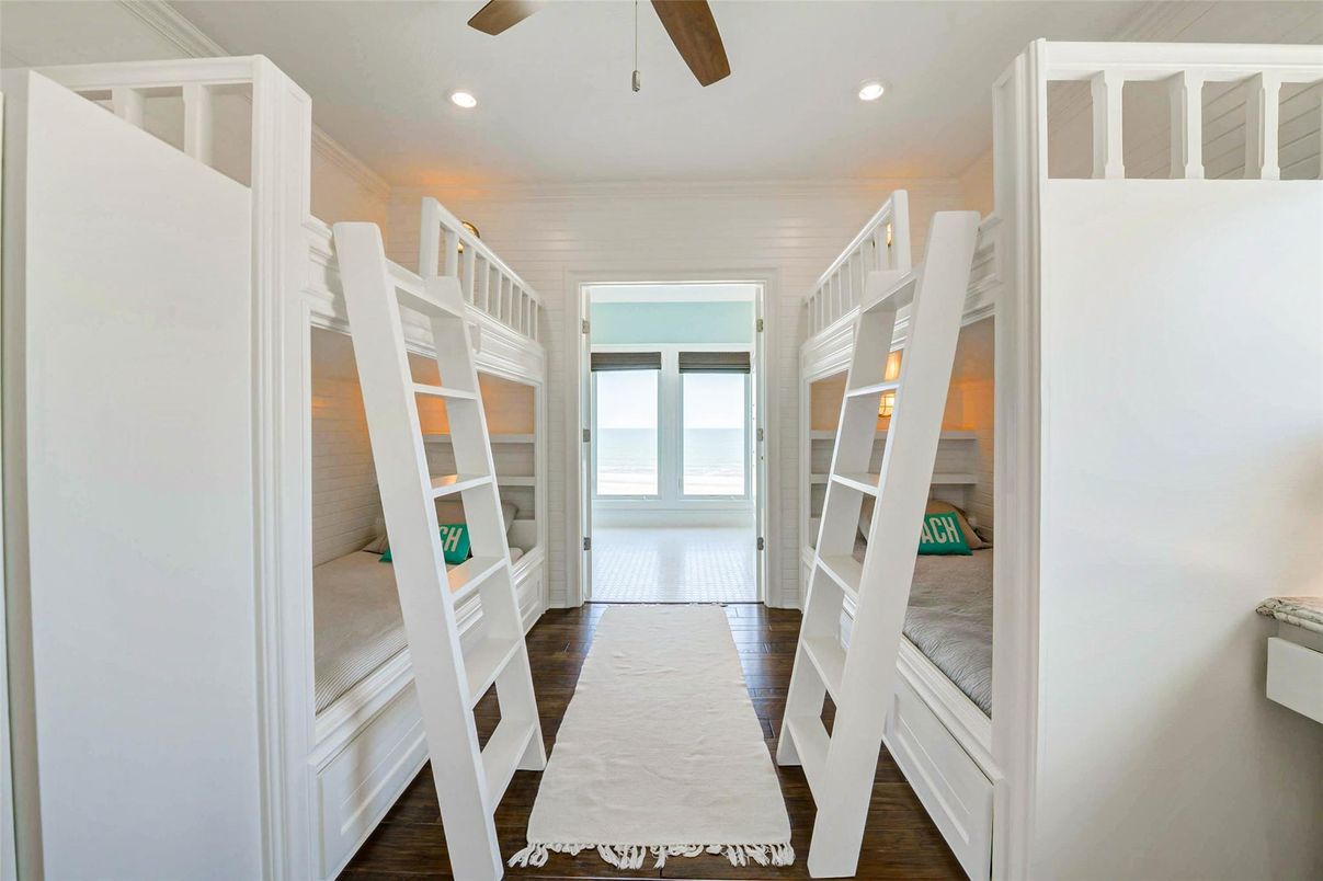 Interior, Recessed Lighting, Water, Wood Texture Flooring