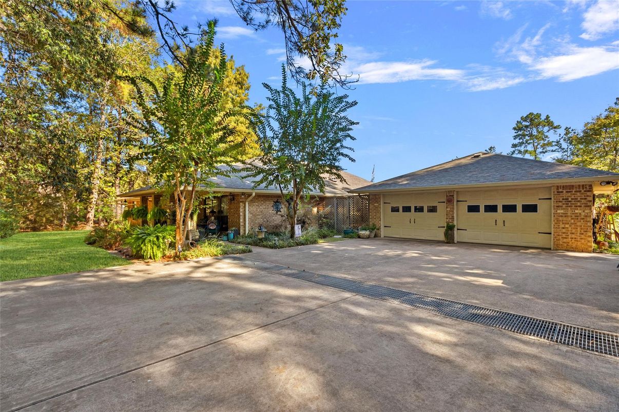 Backyard, Detached Garage, Exterior