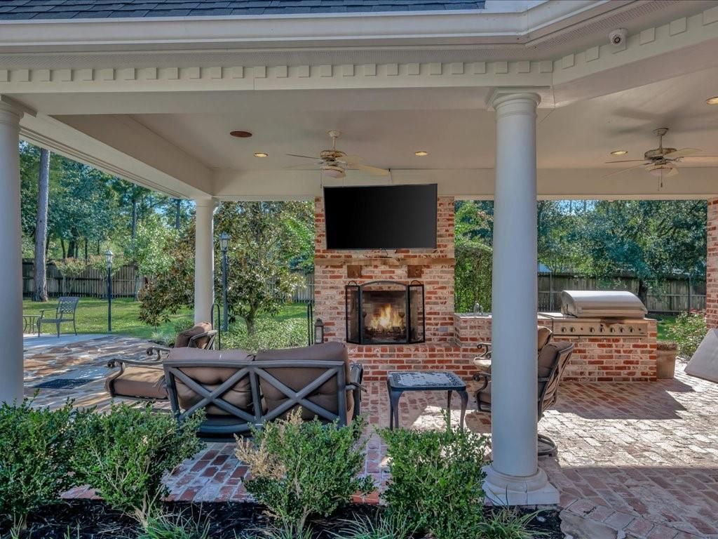 Exterior, Fireplace, Outdoor Kitchen