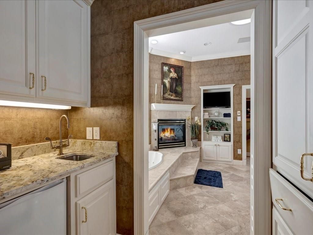 Bathroom, Fireplace, Interior, Recessed Lighting