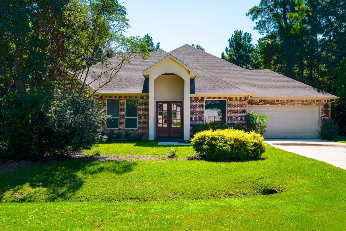 Attached, Exterior, Facade, Brick Facade, Ranch