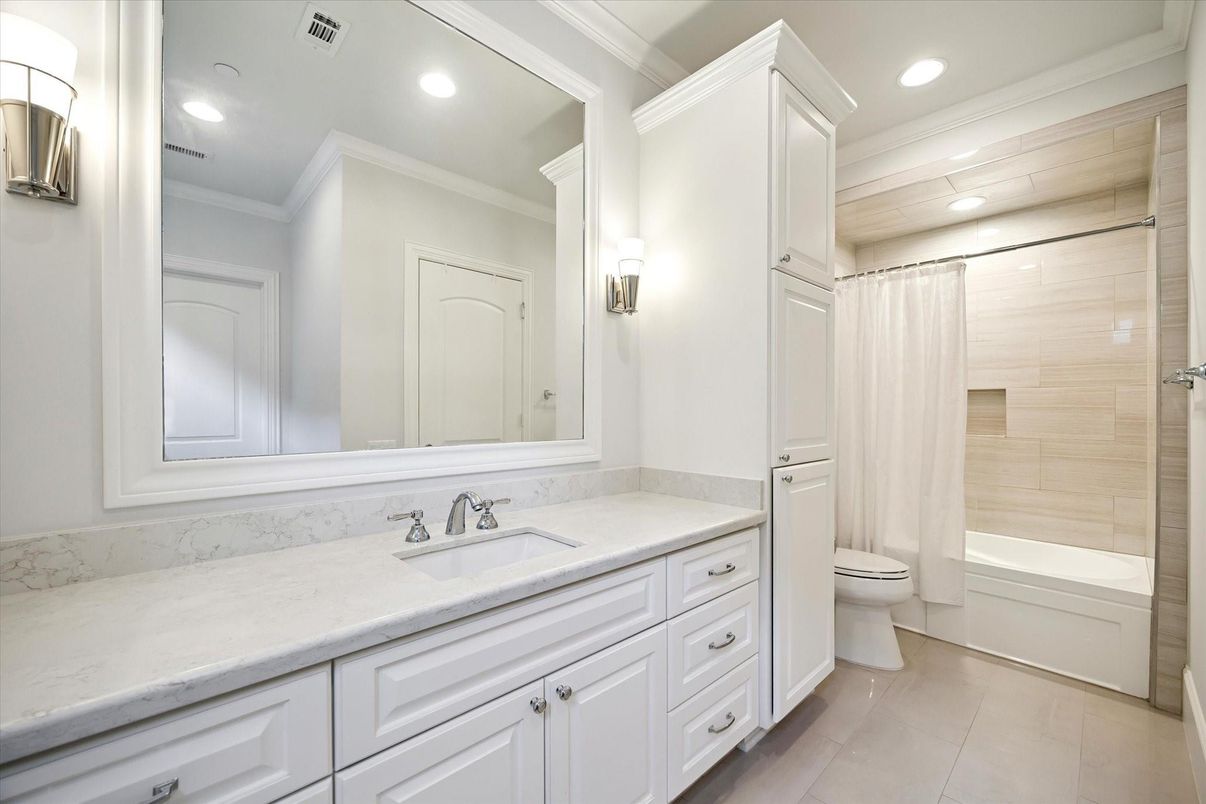 Bathroom, Interior, Recessed Lighting