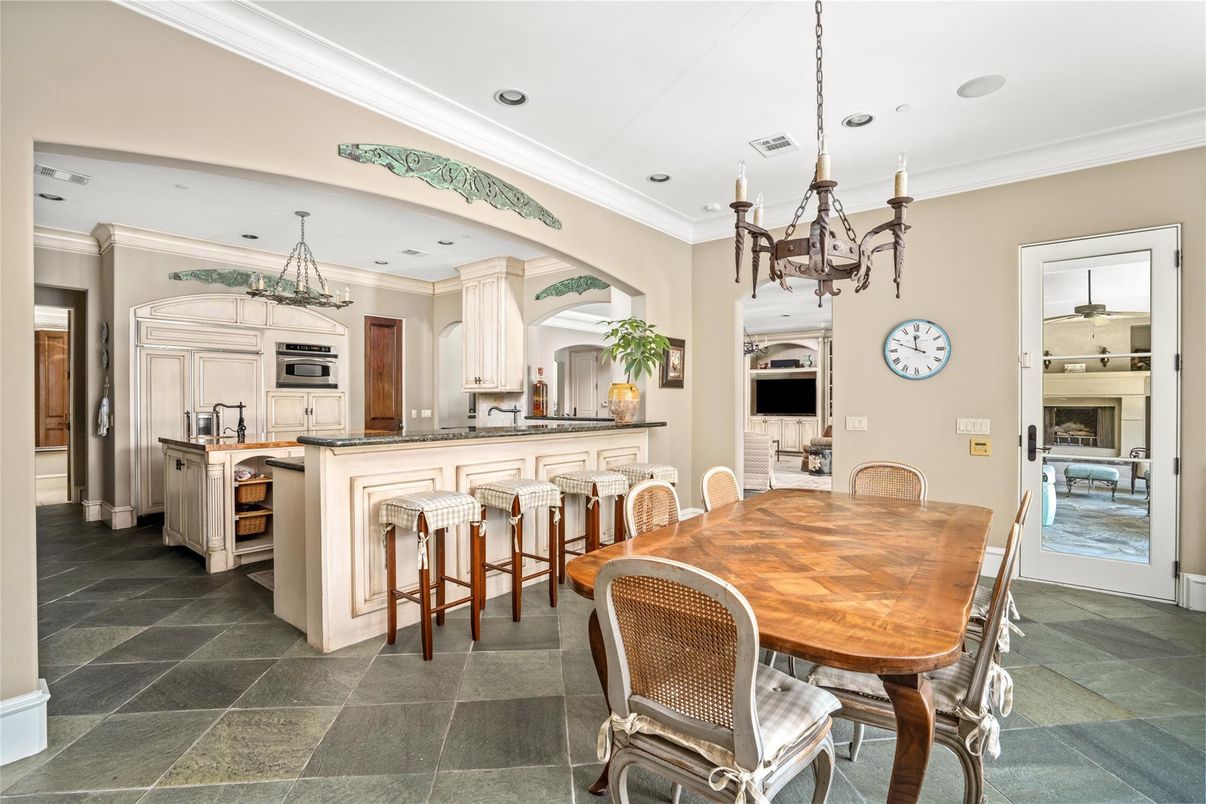 Chandelier, Dining room, Interior, Kitchen, Recessed Lighting, Stainless Steel Appliances