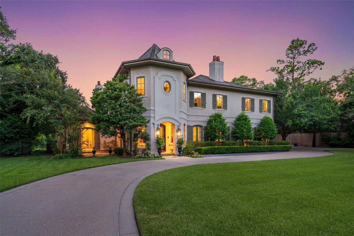 Backyard, Exterior, Facade, French Provincial