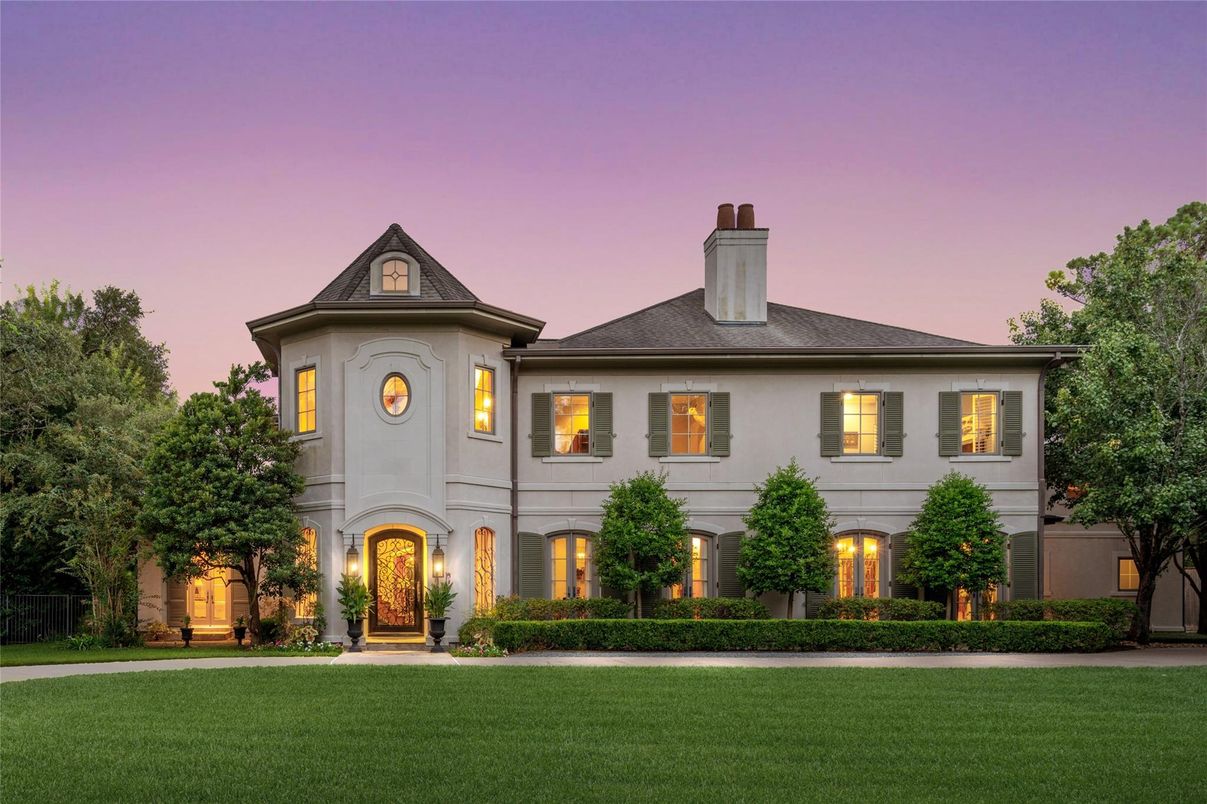 Backyard, Exterior, Facade, French Provincial