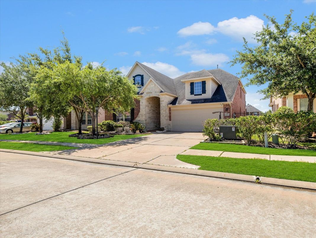 Attached, Exterior, Facade, Brick Facade, French Provincial