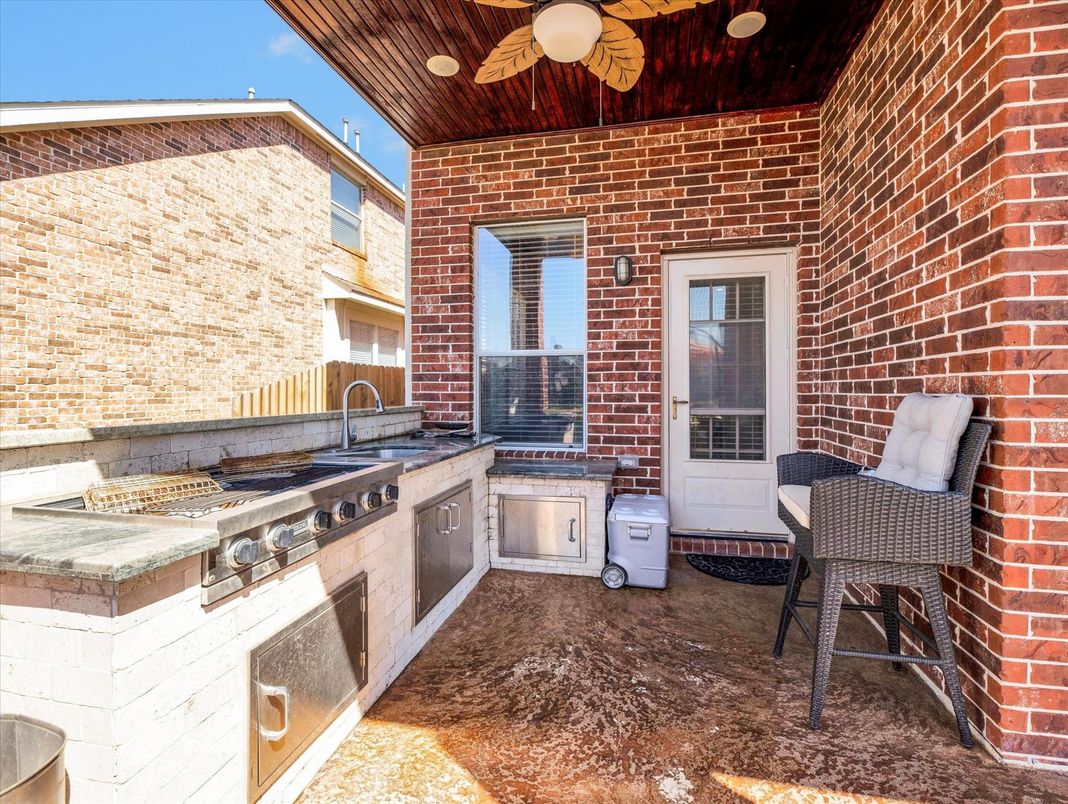 Exterior, Outdoor Kitchen