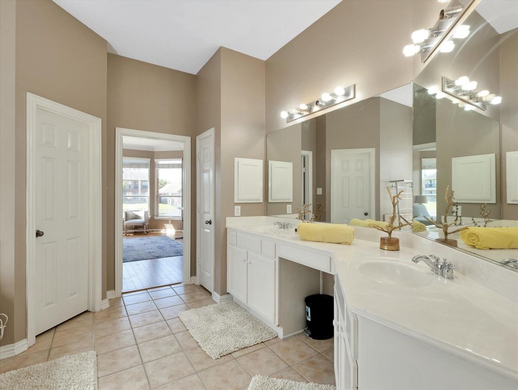 Bathroom, Dual Sink Vanities, Interior