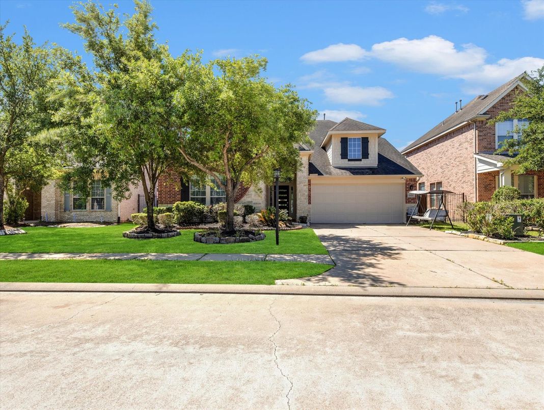 Attached, Exterior, Facade, Brick Facade, French Provincial