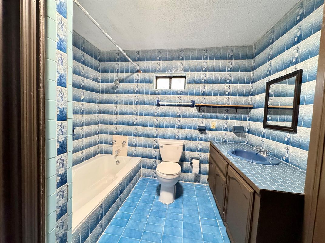 Bathroom, Interior, Tile Countertops