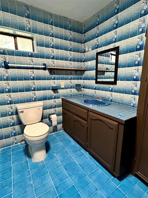 Bathroom, Interior, Tile Countertops