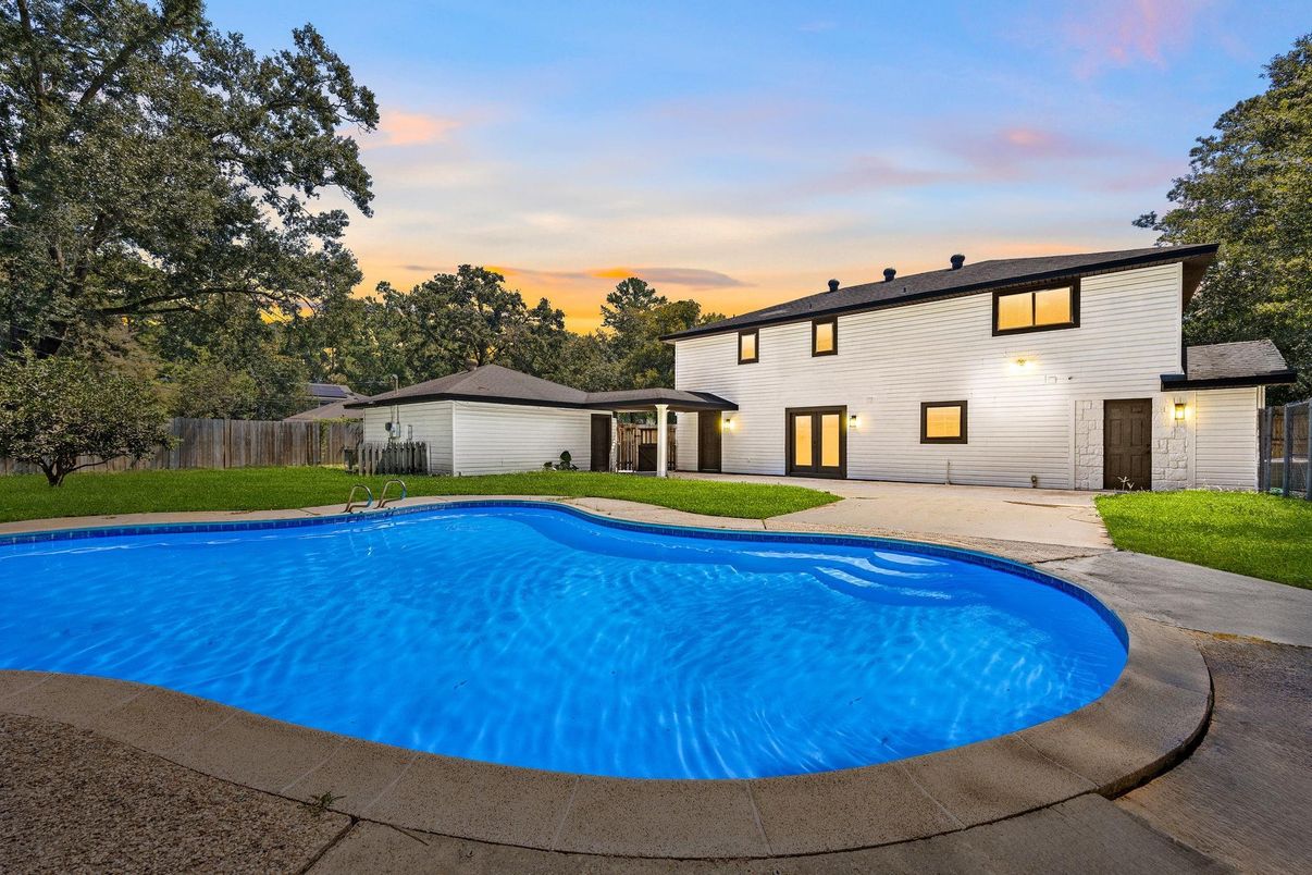 Exterior, Pool