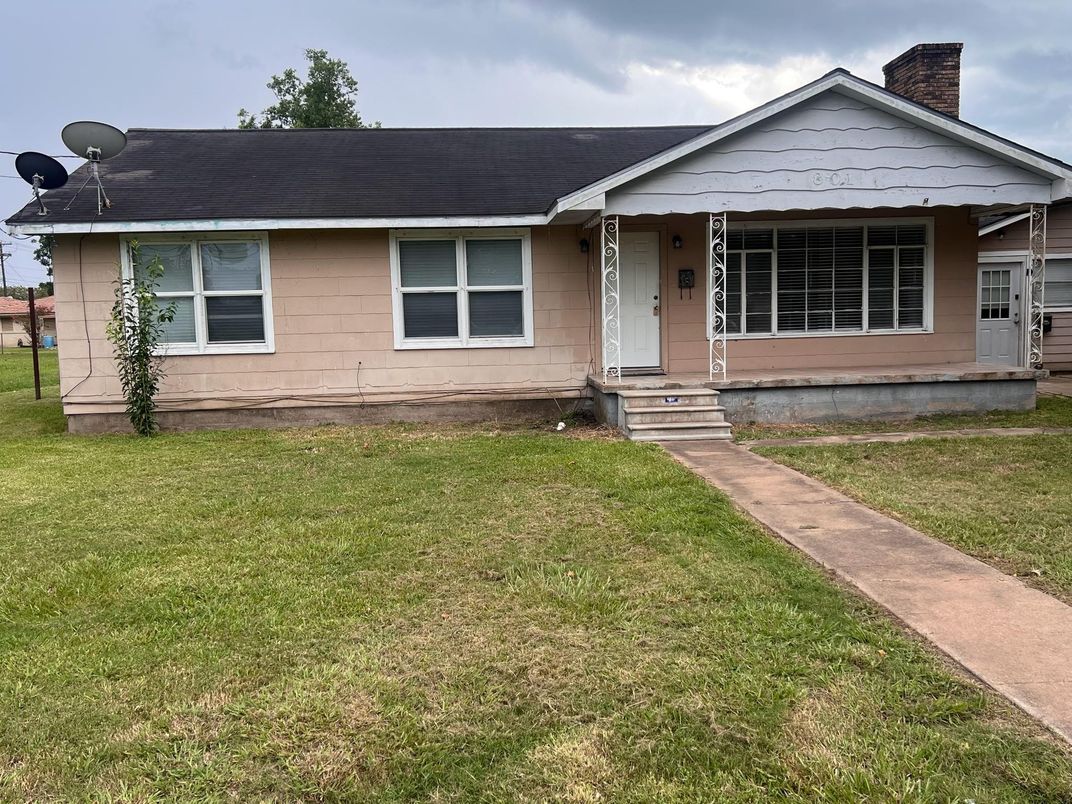 Backyard, Exterior, Facade, Ranch