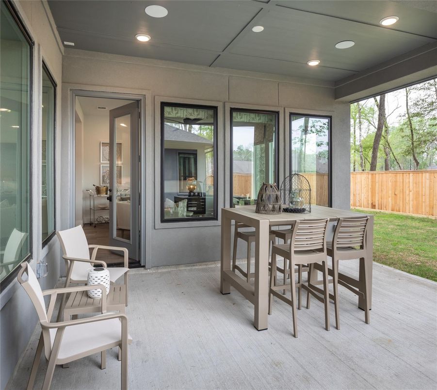 Dining room, Exterior, Recessed Lighting