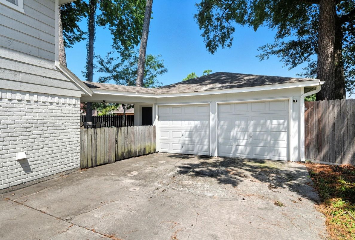 Detached Garage, Exterior