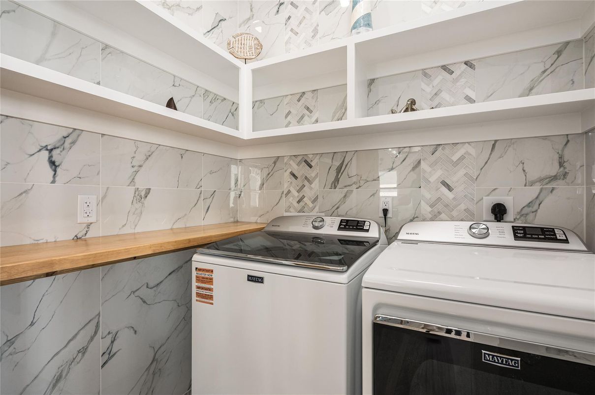 Interior, Marble Walls, Washer