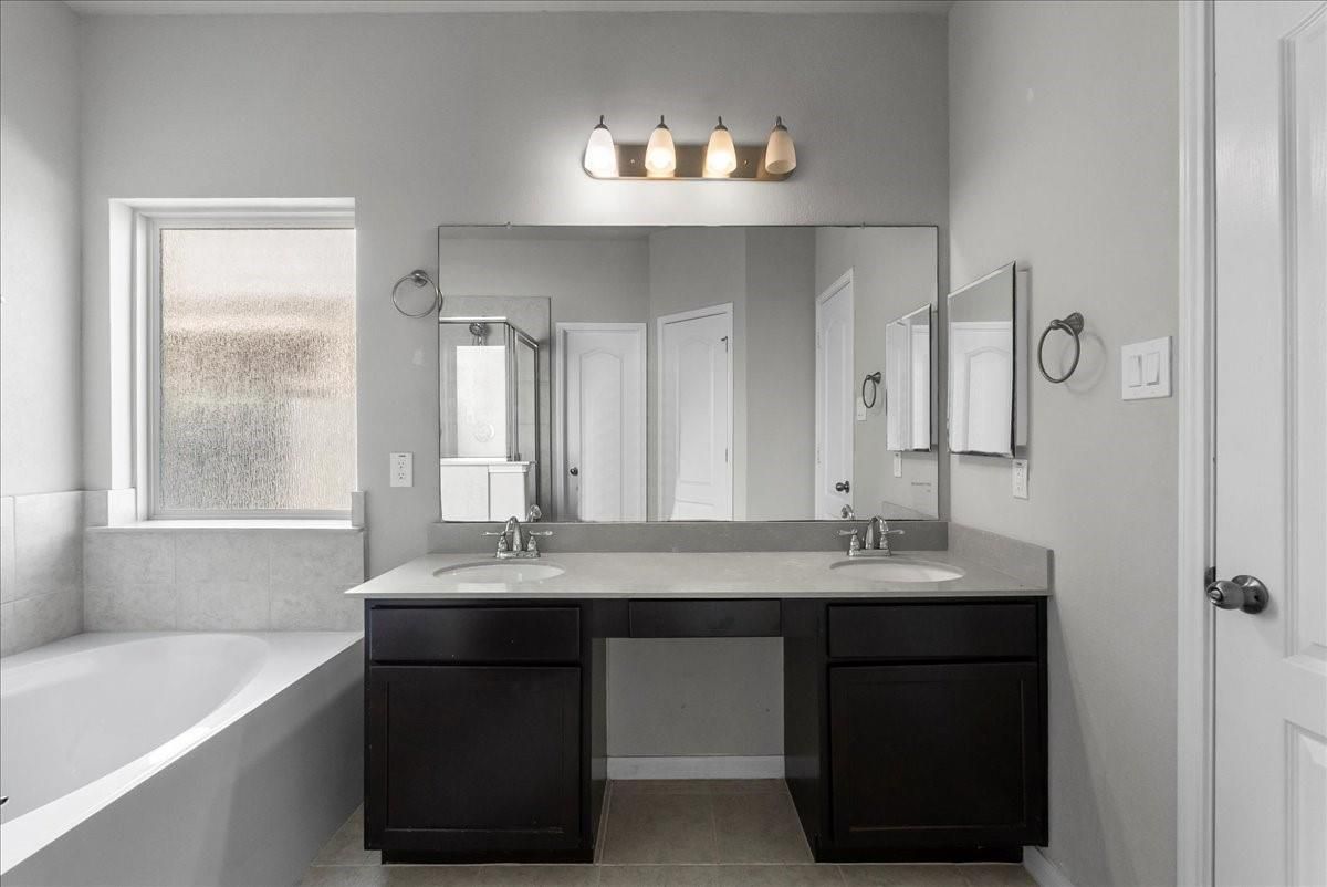 Bathroom, Dual Sink Vanities, Interior