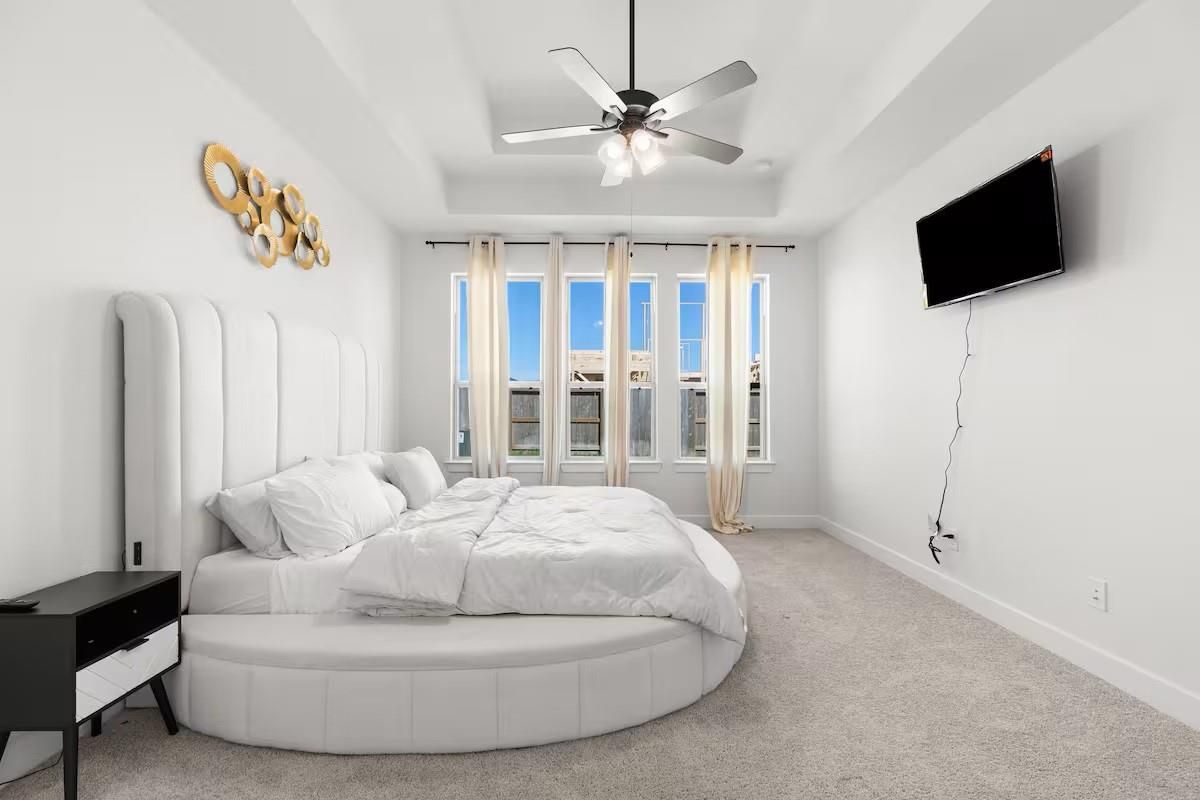Bedroom, Interior, Water