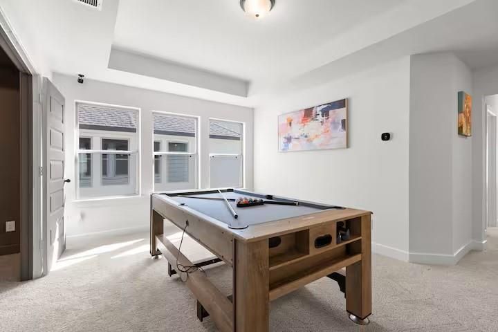 Game Room, Interior
