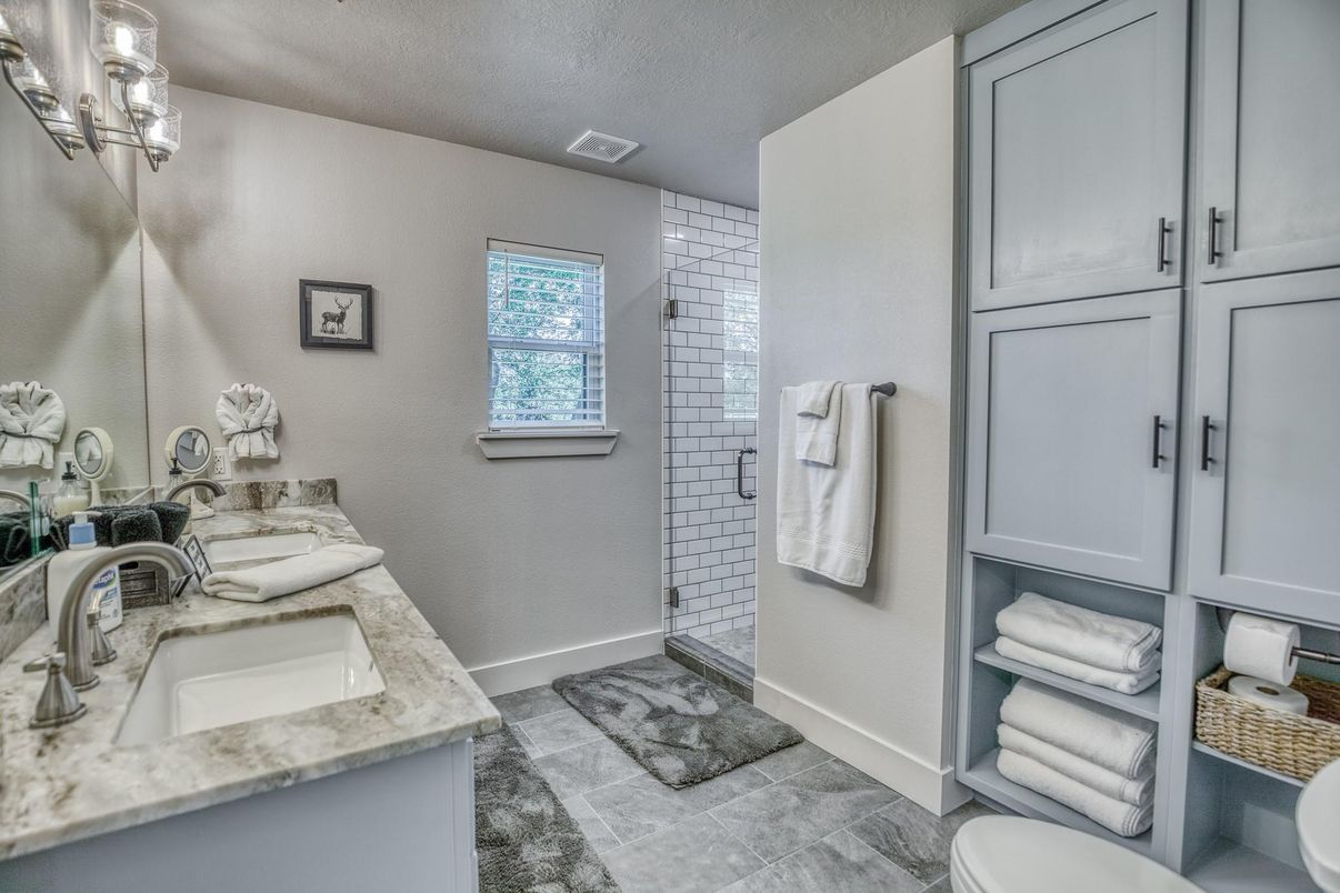 Bathroom, Dual Sink Vanities, Interior