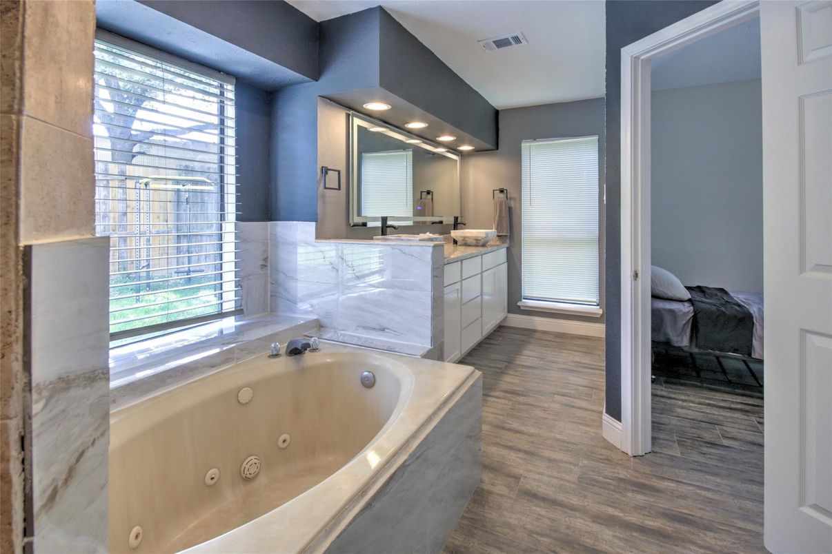 Bathroom, Interior, Recessed Lighting, Wood Texture Flooring