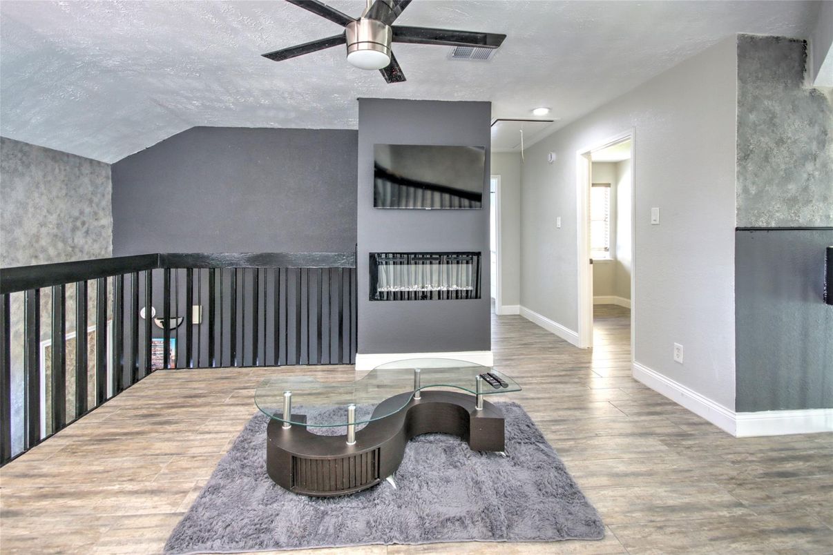 Interior, Recessed Lighting, Wood Texture Flooring