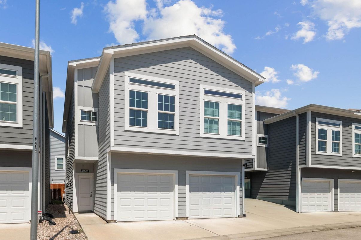Attached, Exterior, Facade, Rowhouse