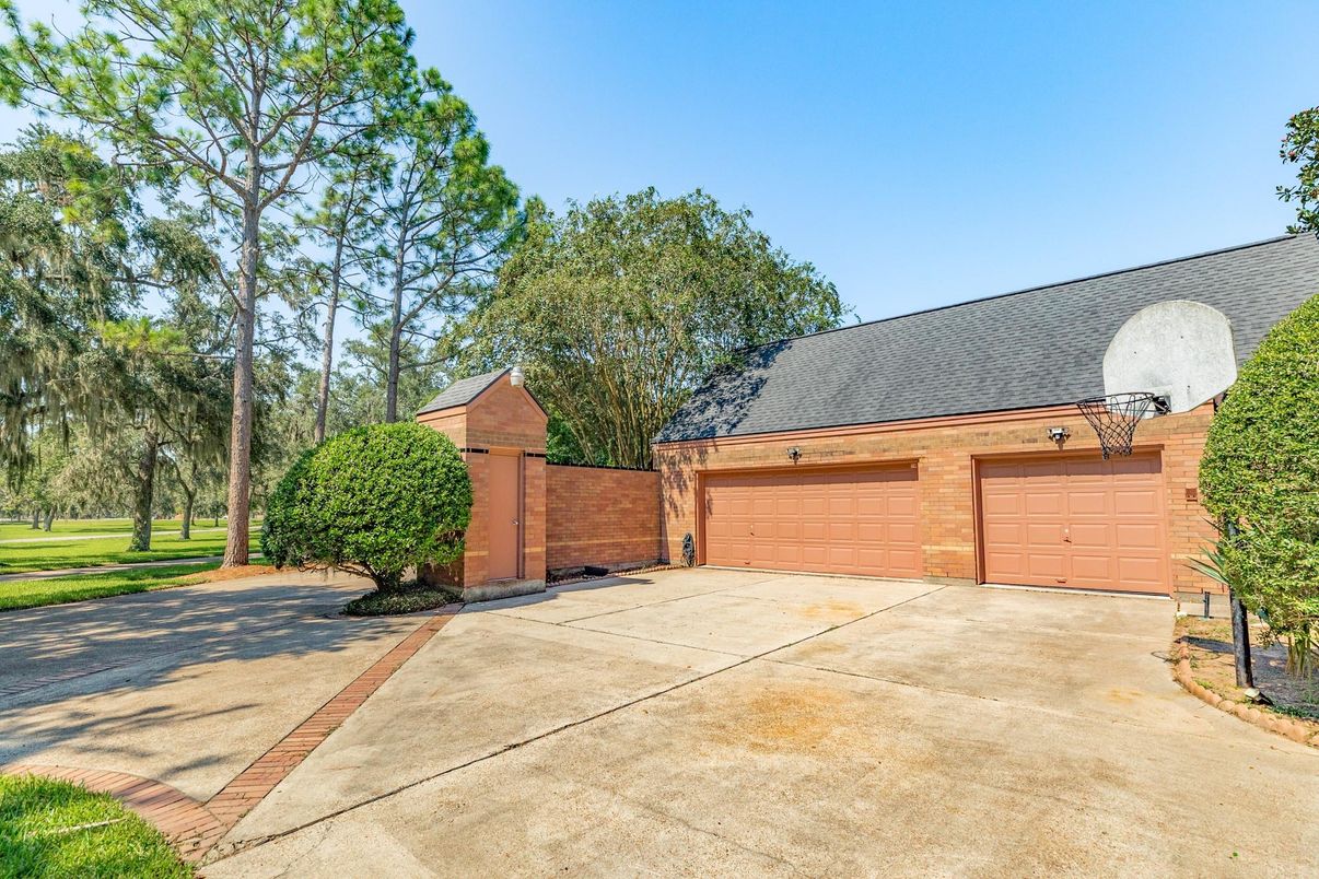 Detached Garage, Exterior