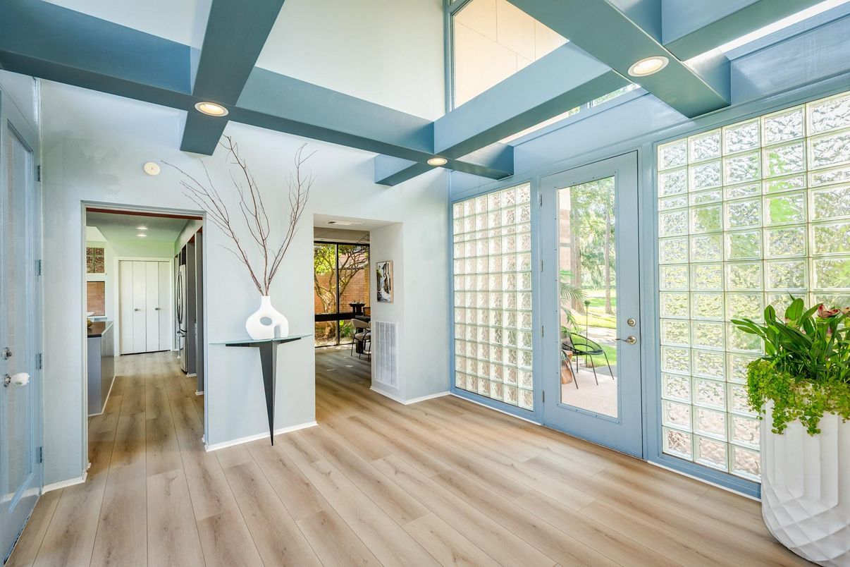 Interior, Recessed Lighting, Wood Texture Flooring