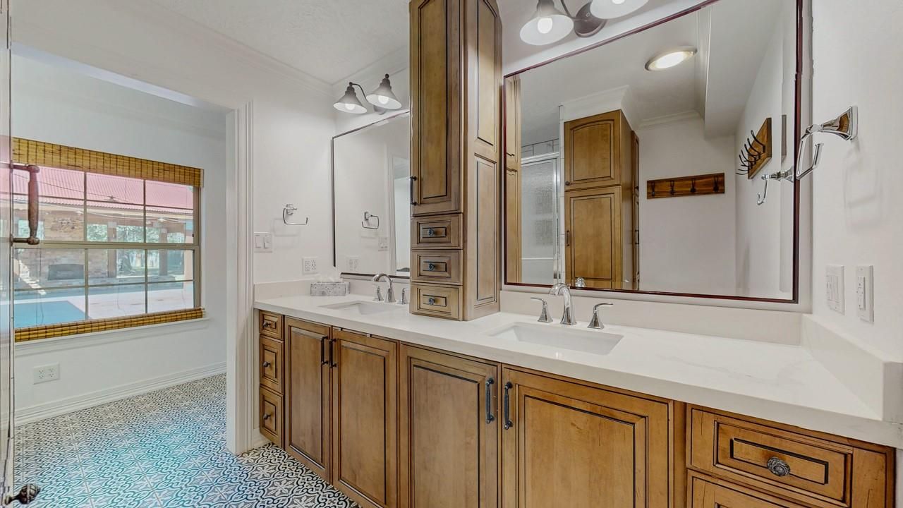 Bathroom, Dual Sink Vanities, Interior