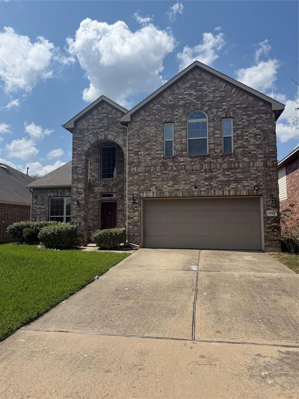 Attached, Exterior, Facade, Brick Traditional