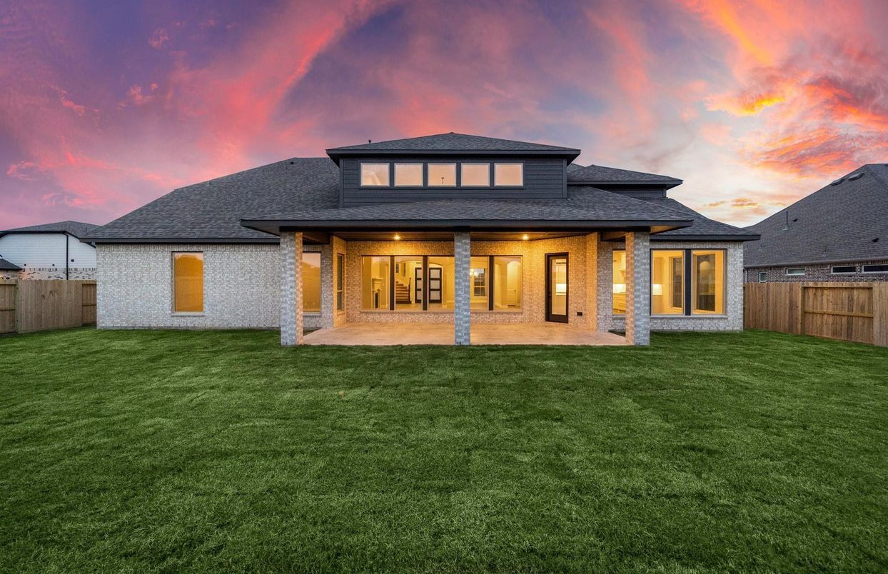 Backyard, Exterior, Facade, Split Level