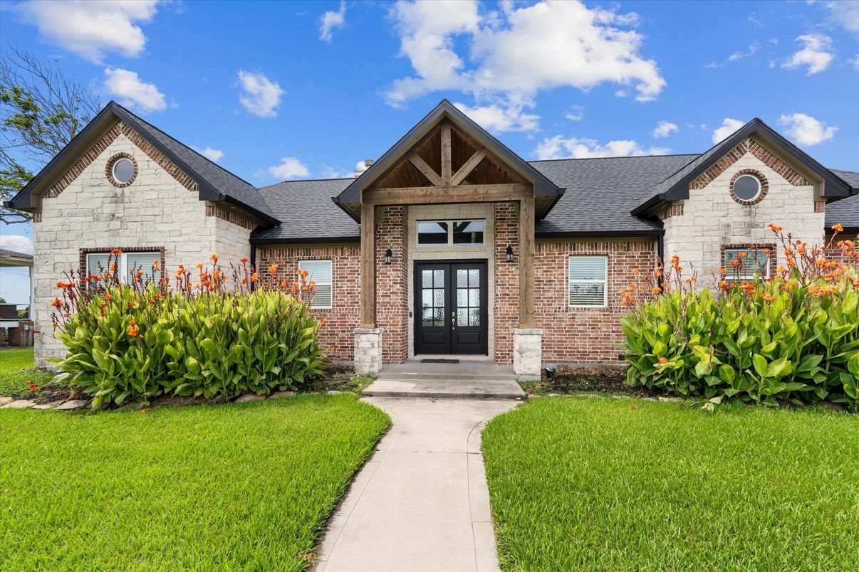 Exterior, Facade, Brick Facade, Brick Traditional