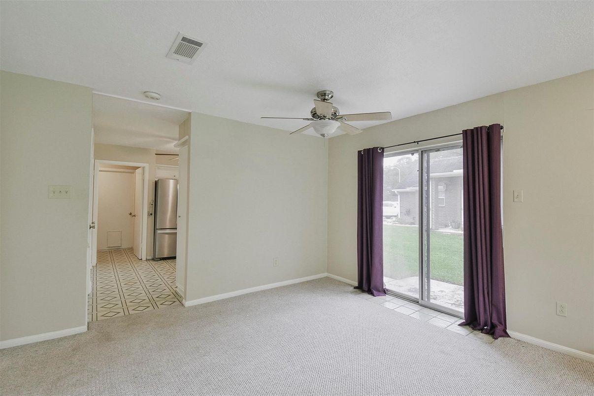 Empty room, Interior