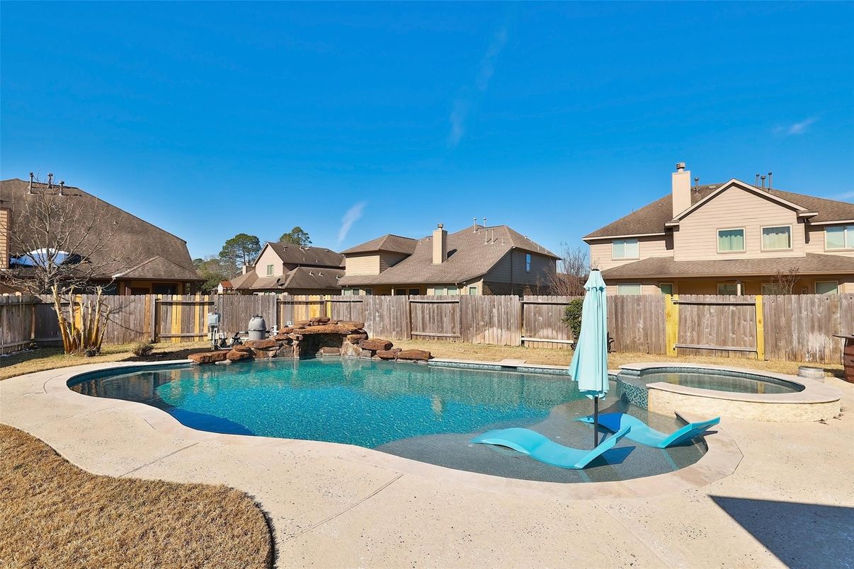 Exterior, Pool