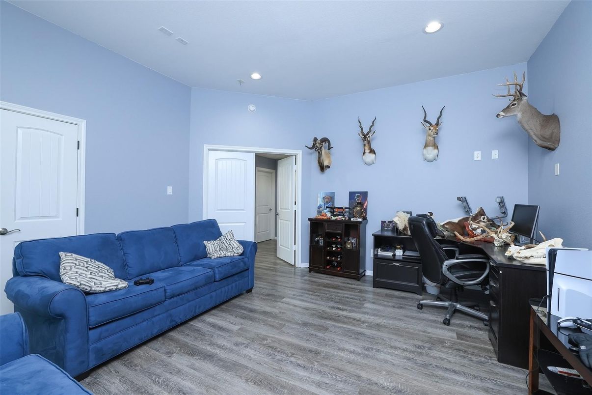 Home Office, Interior, Recessed Lighting, Wood Texture Flooring
