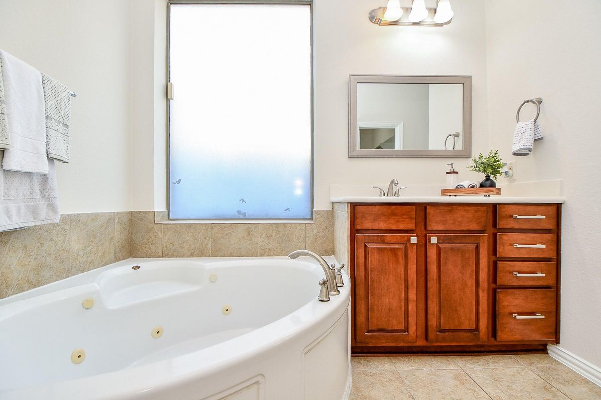 Bathroom, Dual Sink Vanities, Interior