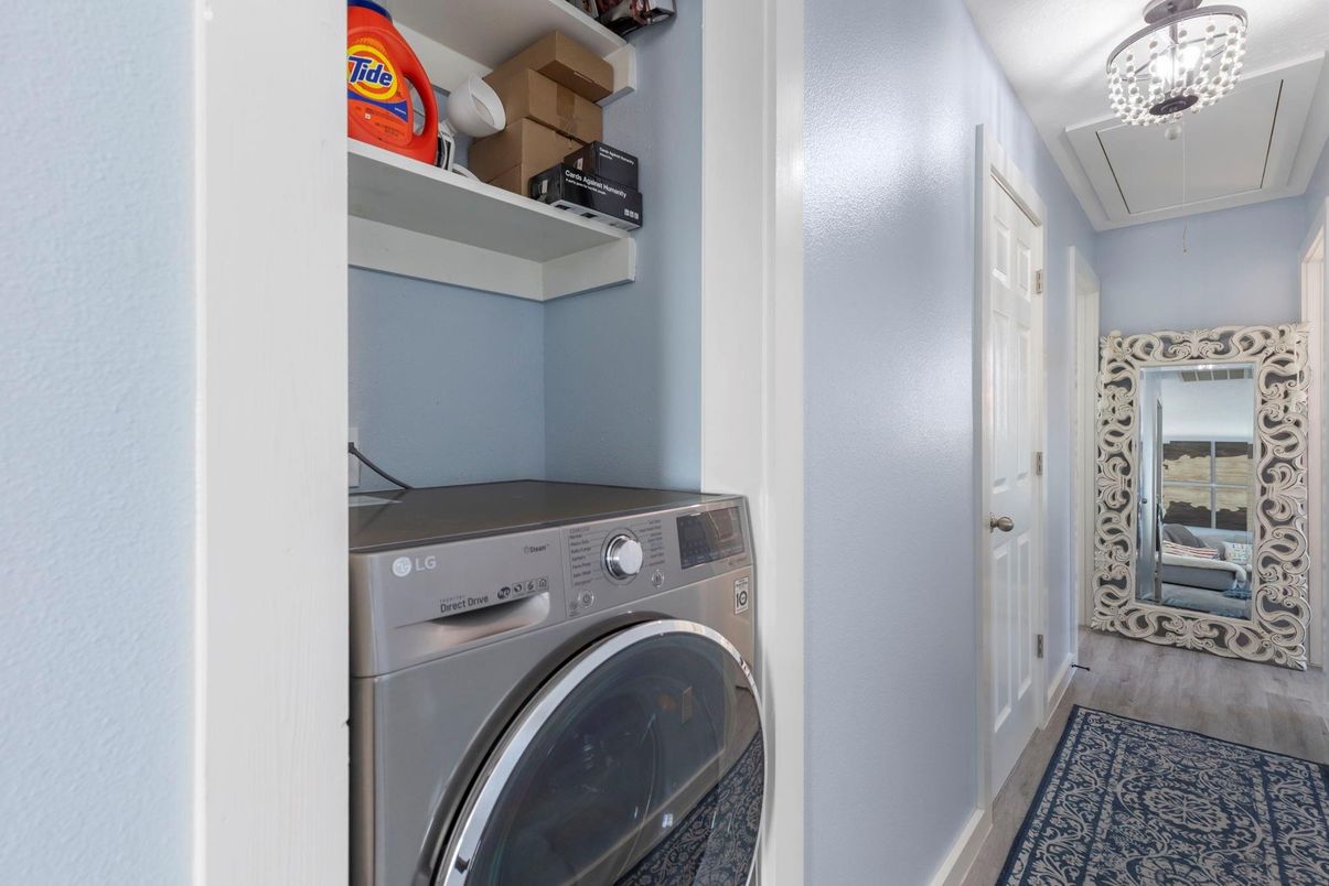 Interior, Utility Closets, Washer, Wood Texture Flooring