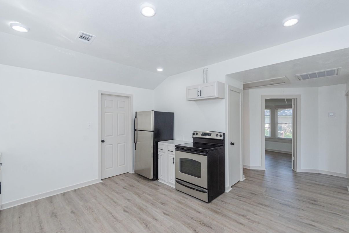 Interior, Kitchen, Recessed Lighting, Wood Texture Flooring