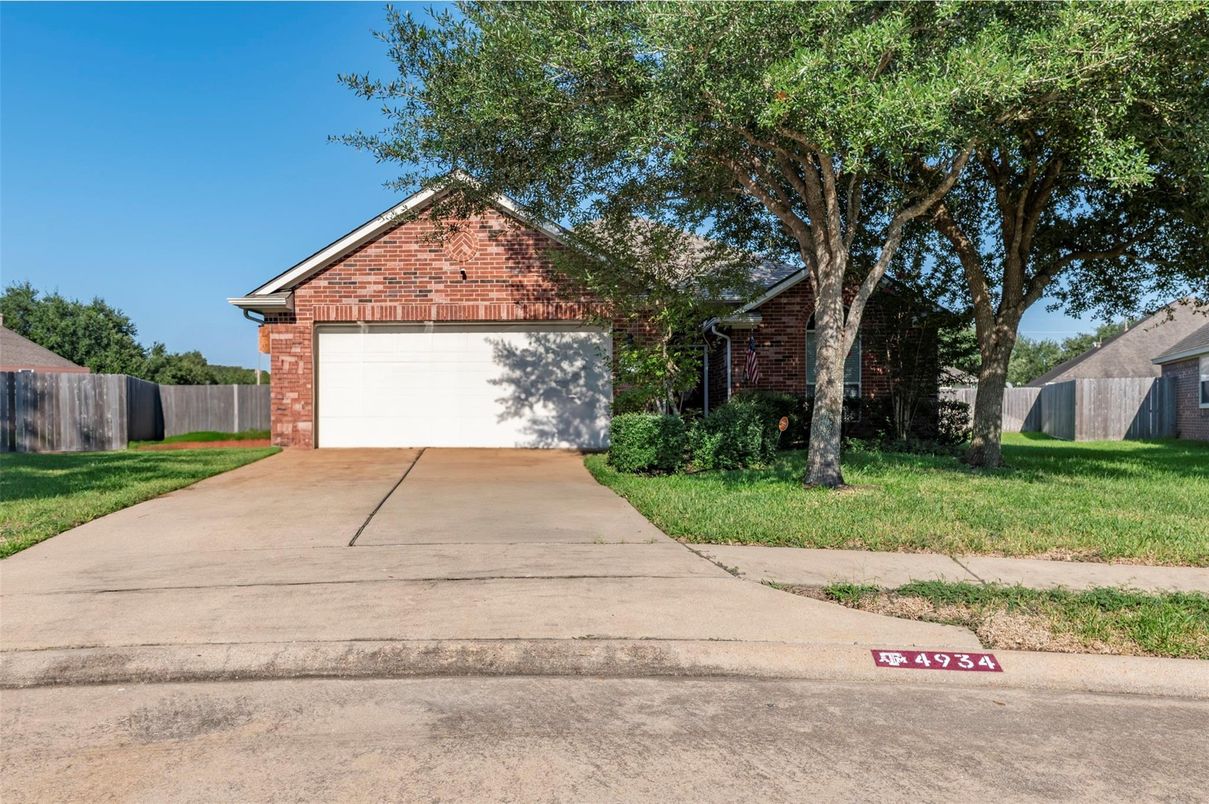 Detached Garage, Exterior