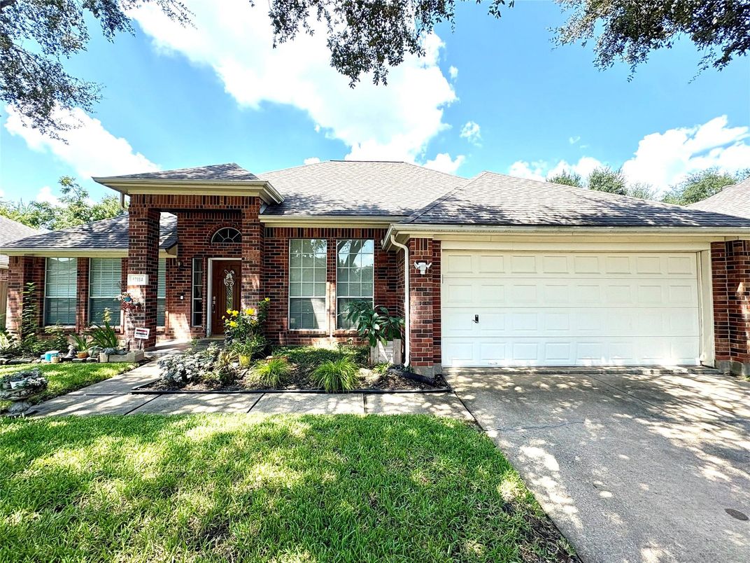 Attached, Exterior, Facade, Brick Facade, Ranch