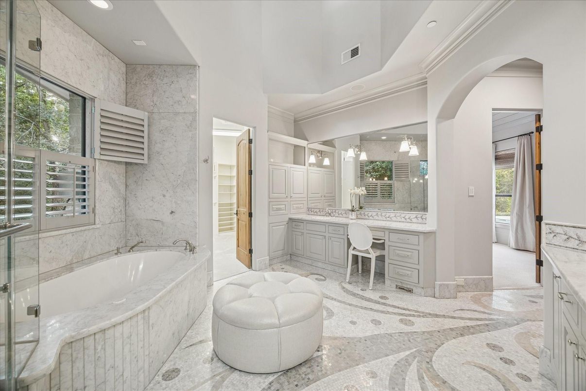 Bathroom, Interior, Recessed Lighting