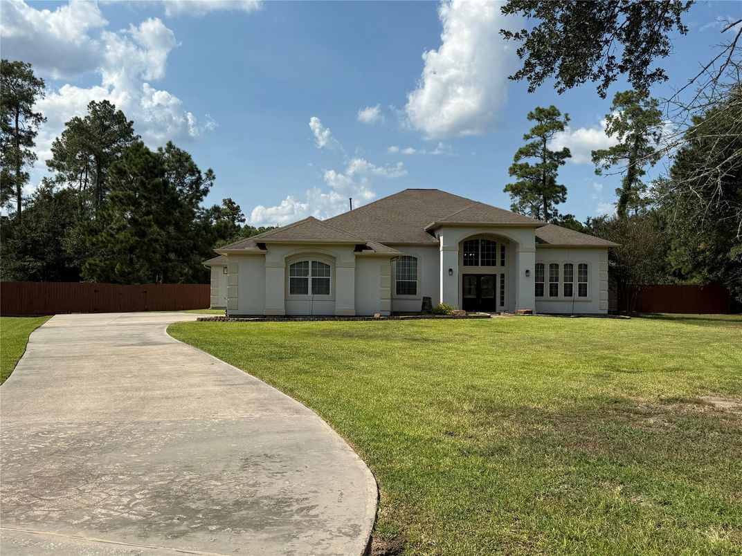 Backyard, Exterior, Facade, Ranch