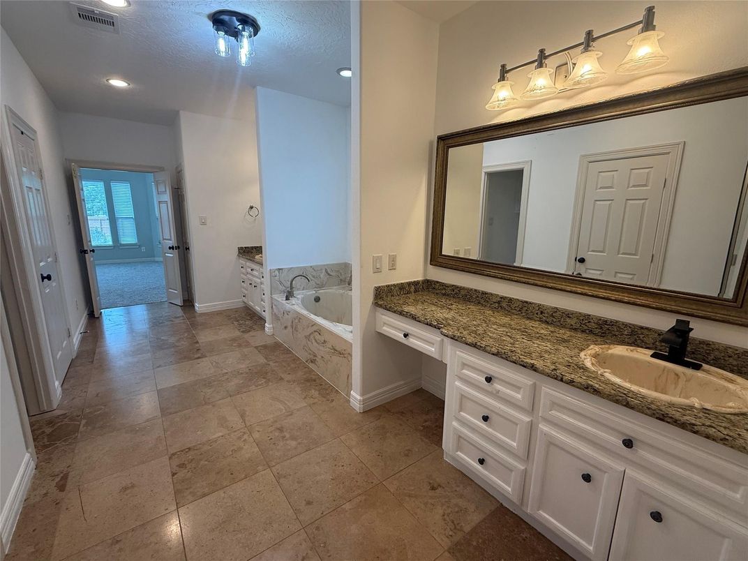 Bathroom, Dual Sink Vanities, Interior, Recessed Lighting