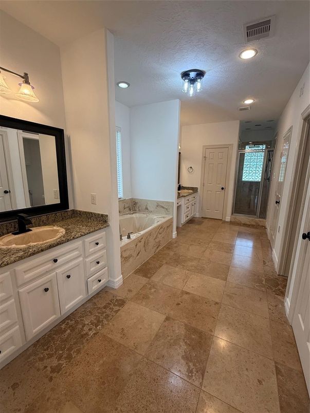 Bathroom, Interior, Recessed Lighting